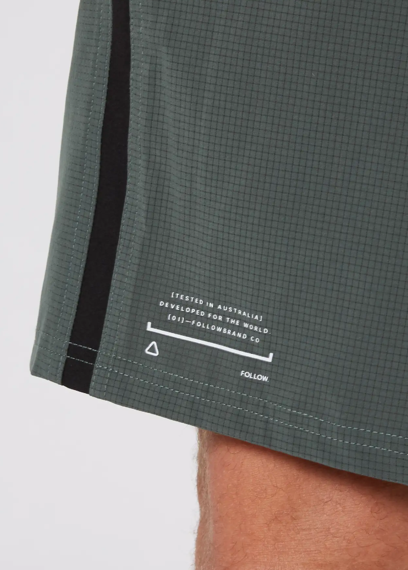 Follow Herren Hybrid Tech Short - olive