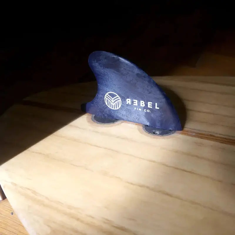 Rebel Knubster Finne aus recyceltem Carbon - schwarz